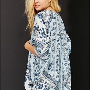 Kimchi Blue floral silk short sleeve kimono